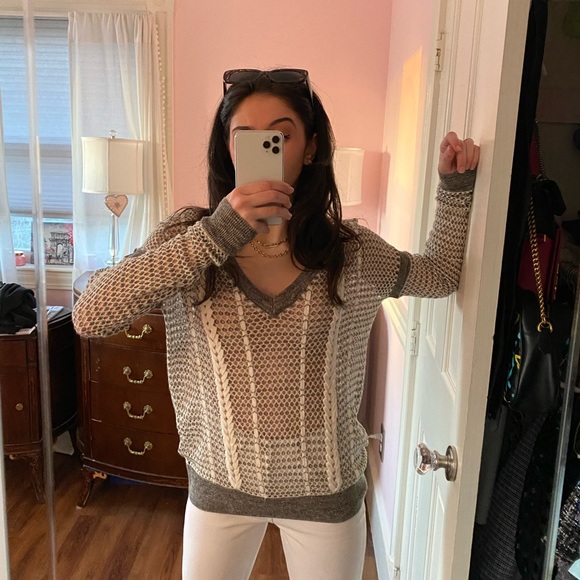 Abercrombie & Fitch sweater - Picture 3 of 3